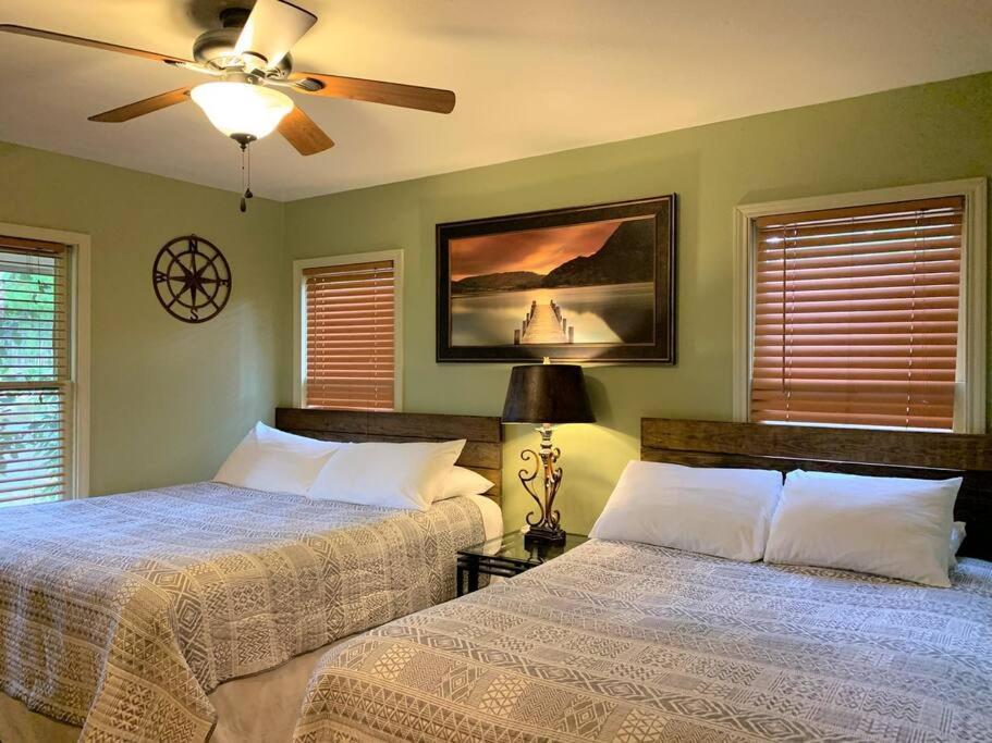 The River Haven - Sleeps 32 - On Guadalupe River Vila Seguin Exterior foto