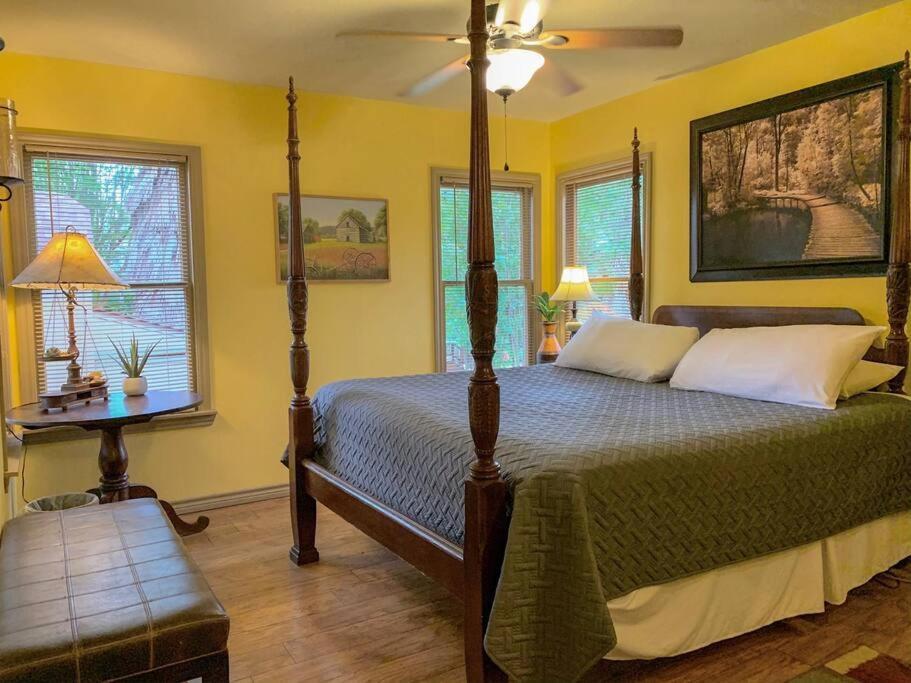 The River Haven - Sleeps 32 - On Guadalupe River Vila Seguin Exterior foto