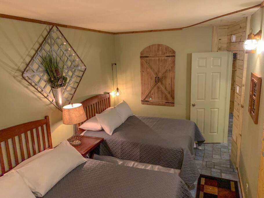 The River Haven - Sleeps 32 - On Guadalupe River Vila Seguin Exterior foto