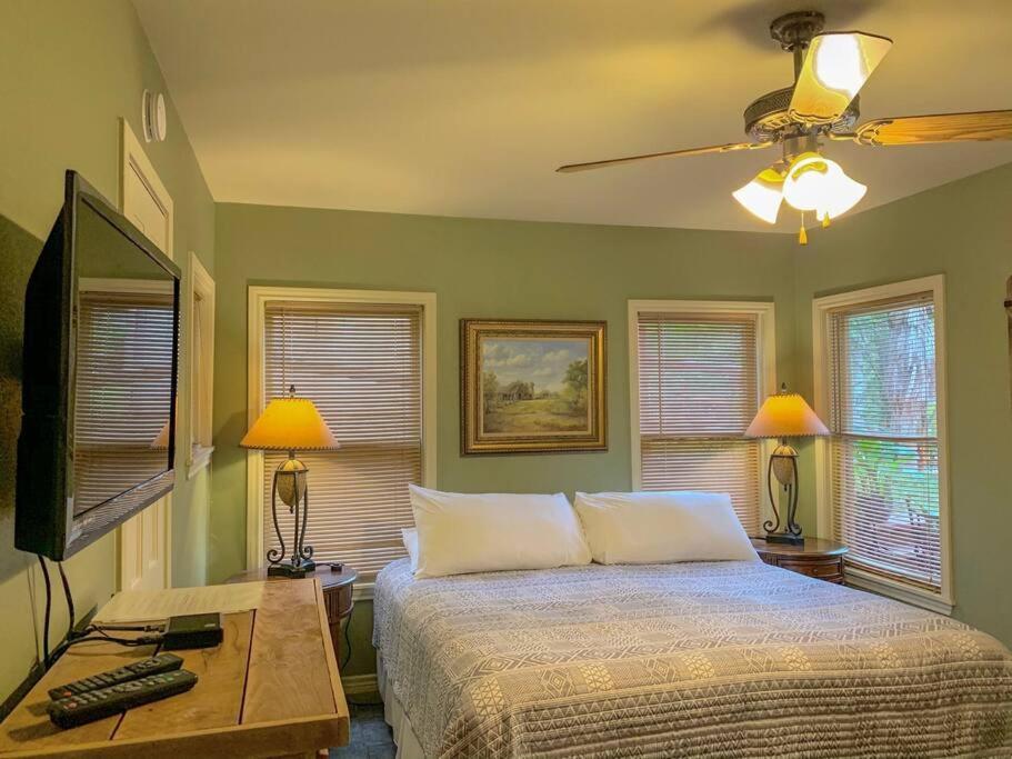 The River Haven - Sleeps 32 - On Guadalupe River Vila Seguin Exterior foto