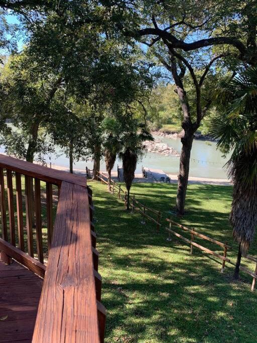 The River Haven - Sleeps 32 - On Guadalupe River Vila Seguin Exterior foto